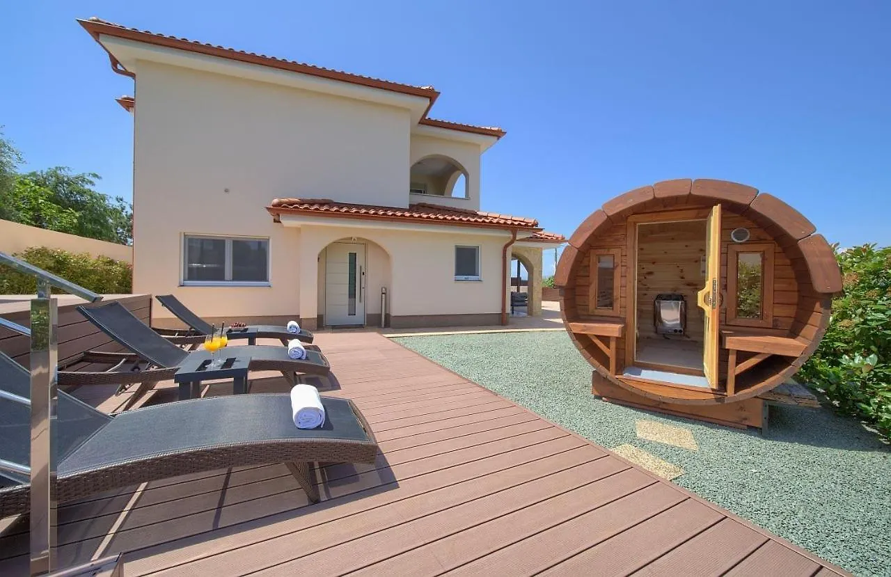 Holiday home Holiday House Sea & Sun Residence Rasopasno