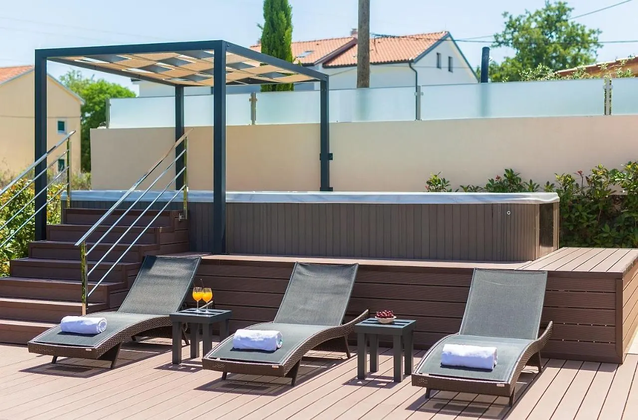 Holiday House Sea & Sun Residence Rasopasno