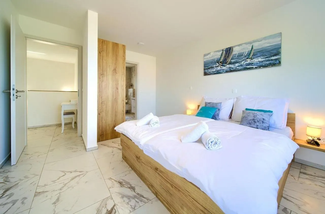 Holiday House Sea & Sun Residence Rasopasno