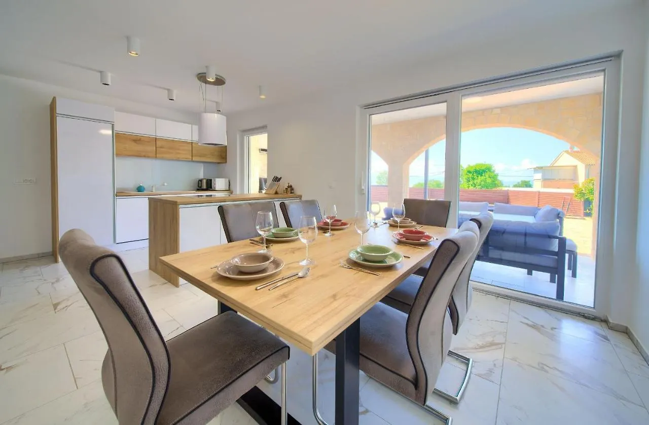 Holiday home Holiday House Sea & Sun Residence Rasopasno